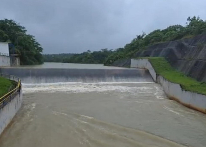 Tinggi Muka Air Bendungan Sindangheula Naik