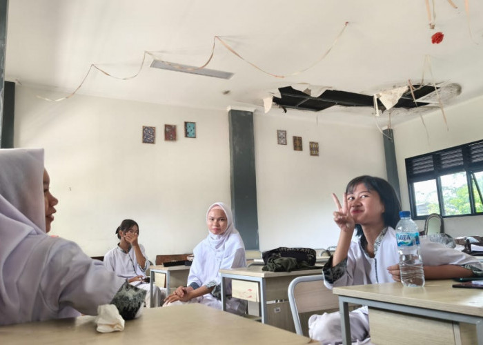 Gubernur Warning Dindikbud, Usia Bangunan Baru 3 Tahun, Plafon SMKN 8 Kota Tangsel Jebol