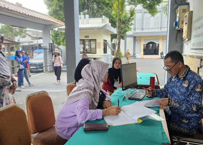 Orang Tua Siswa Keluhkan SPMB SMA Secara Online