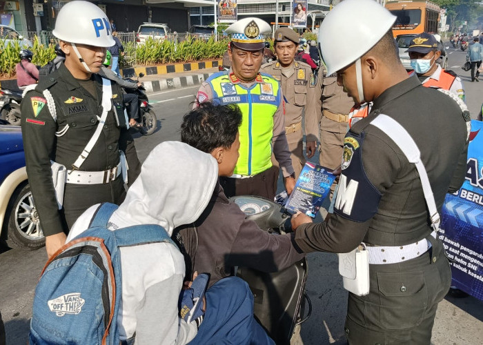 100 Pelanggar Ditegur Simpatik Polisi dalam Operasi Patuh Jaya 2024 di Tangerang