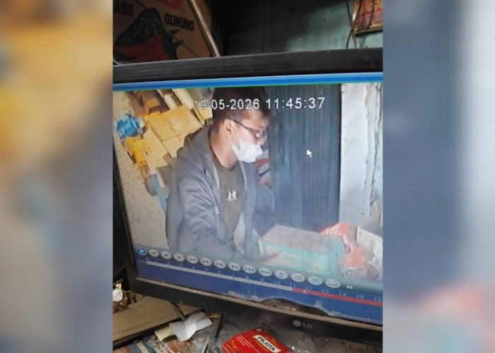 Waspadai Modus Pura-Pura Tanya Harga, Aksi Pencurian di Pasar Kemis Terekam CCTV