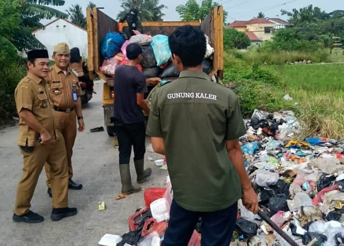 Camat dan Kades Kompak Bersihkan Sampah