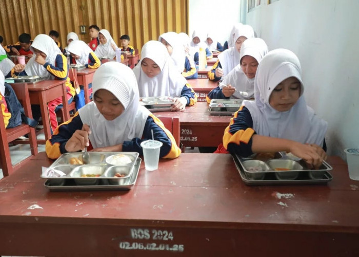 Ribuan Siswa Tolak MBG