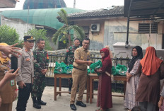 Forkopimcam Rajeg Salurkan Sembako ke Warga Sukatani