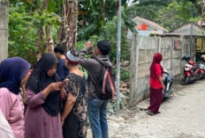 Warga Sambut Suka Ria Pembukaan Jalan