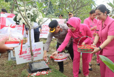 Polres Tangsel Ziarah ke Makam Personel yang Gugur dalam Tugas