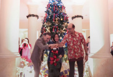 ARYADUTA Lippo Village Membuka Musim Perayaan Melalui Christmas Tree Lighting Ceremony yang Hangat & Memukau
