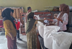Pastikan Penerima Manfaat Sesuai Data, Salurkan Bantuan Pangan Beras untuk 1.148 KPM