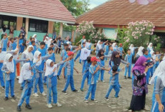 Jaga Kesehatan,  Ajak Siswa Senam Sehat