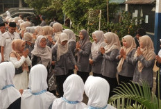 Pisah Sambut Kepala SMPN 1 Curug, Penuh Haru Lepas Sosok Ibu Menuju Masa Pensiun