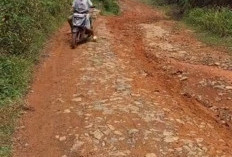 Warga Cigemblong Keluhkan Jalan Kabupaten