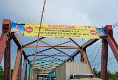 Jembatan Kali Baru Rusak dan Ambles, Kendaraan Berat di Atas 8 Ton Dilarang Melintas