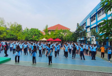 SMPN 30 Tangerang: Senam Bersama untuk Melatih Disiplin