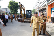 Normalisasi Drainase di Villa Tangerang Elok, Bupati Maesyal Tinjau Pembongkaran Bangunan