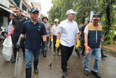 Menteri LH Bersih-Bersih di Royal Baroe dan Pasar Induk Rau