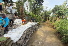 Turap Roboh di Tepi Kali Cirarab, DBMSDA: Penanganan Darurat Pasang Brojong