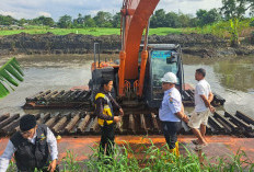 Tiga Instansi Normalisasi Sungai Cirarab, Kolaborasi untuk Atasi Banjir di Desa Gelam Jaya