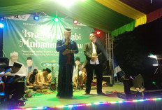 Sekcam dan Kades Hadiri Isra Miraj