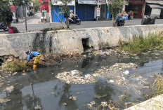 Kali Sipon Dipenuhi Sampah, DPUPR Mulai Lakukan Pembersihan