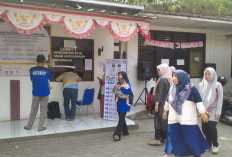 Orang Tua Siswa Serbu Posko SPMB