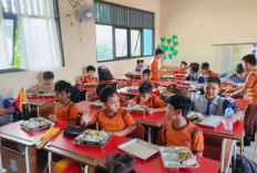 Siswa SDN Pondok Pucung 3 Antusias Terima MBG 