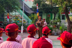 Jadi Pembina Upacara di Latanza Cendikia, Camat Pasar Kemis Beri Pembekalan Penting untuk Siswa