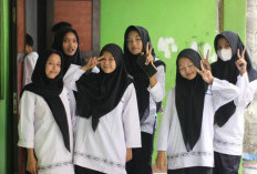 SMPN 4 Pasar Kemis: Dilarang Pakai Make Up Berlebihan