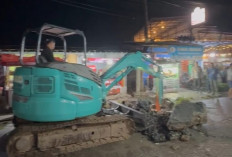 Zakiyah Kirim Alat Berat Tangani Banjir di Pamarayan