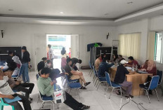 Warga Ciater Manfaatkan Layanan Jebol Disdukcapil