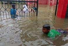 SDN Dadap II Diterjang Banjir Rob, KBM Tetap Berjalan