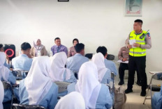 Siswa SMK Farmasi Tangerang 1 Diedukasi Kepatuhan Berlalu Lintas