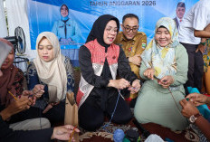 Perempuan dan Generasi Muda Dilatih Merajut