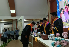 Wisuda 405 Lansia Tangerang, Saat Rambut Memutih Menolak Berhenti Berpikir