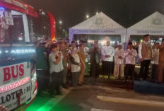 13 Calhaj Ilegal Digagalkan, Gubernur Banten Lepas Calhaj Kloter Pertama di Masjid Al Azhom