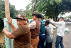 Bangun Pagar, Cegah Pembuang Sampah