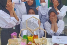 SMPN 2 Pasar Kemis Jadikan Sampah Barang Bernilai Ekonomis
