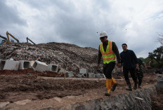 Warga Hadang Truk Sampah ke TPA Cipeucang
