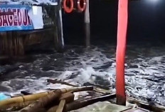 Diterjang Gelombang Tinggi, Wisata Pantai Lebak Selatan Porak Poranda