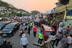 Jazz dan Pikap Gencet Motor, Pengendara Luka Parah