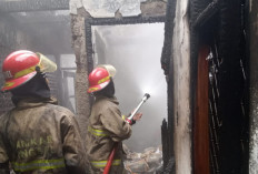 Diduga Korsleting, Rumah Dua Lantai di Pondok Cabe Ilir Terbakar