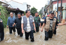 Bupati Cek Warga Terdampak Banjir dan Salurkan Bantuan, OPD Diminta Siaga dan  Lakukan Antisipasi Bencana