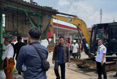 Kejari Dampingi Pengosongan Lahan di Situ Gadung