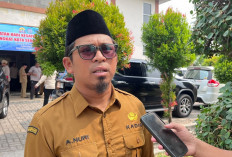 Dindikbud Ancam Copot Kepsek Jika Wajibkan Siswa Beli Seragam