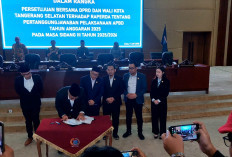 Paripurna DPRD Tangsel Hujan Interupsi