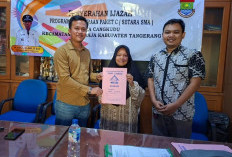 Serahkan Ijazah Program Paket C, Pemdes Cangkudu Tingkatkan SDM Warga 
