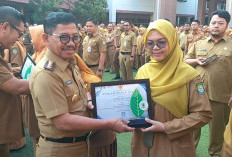 Sulap Barang Bekas Jadi Alat Belajar Interaktif, Guru SMPN 30 Kota Tangerang Raih Penghargaan