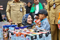 Emak-emak Serbu Bazar Ramadan