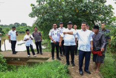Bupati Pastikan Mobilitas Petani Aman, Bakal Bangun Permanen Jembatan Badak Anom
