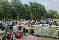 Lahan Pertanian Terancam Jadi Gudang, Warga Tangerang Utara Geruduk Kantor Bupati Tangerang