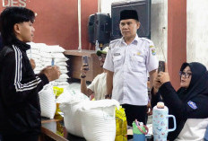 Desa Pangadengan Salurkan Bantuan Beras, Total 1.945 Penerima Manfaat